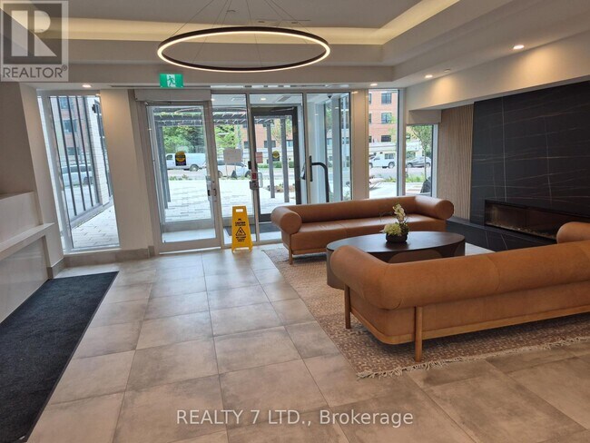 Photo du bâtiment - 705 Davis Dr