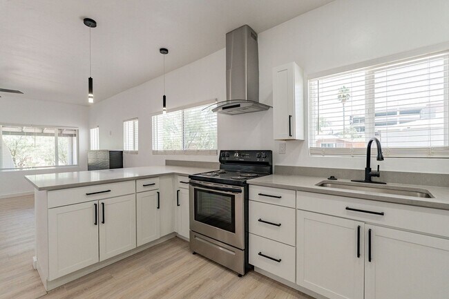 Foto del edificio - 332-334 N Warren Ave