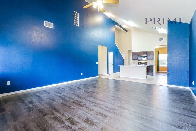 Foto del edificio - PRICE REDUCED! Absolutely gorgeous home for immediate lease.