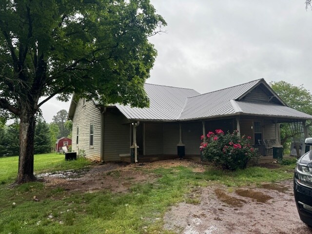 Primary Photo - 156 Queens Ln