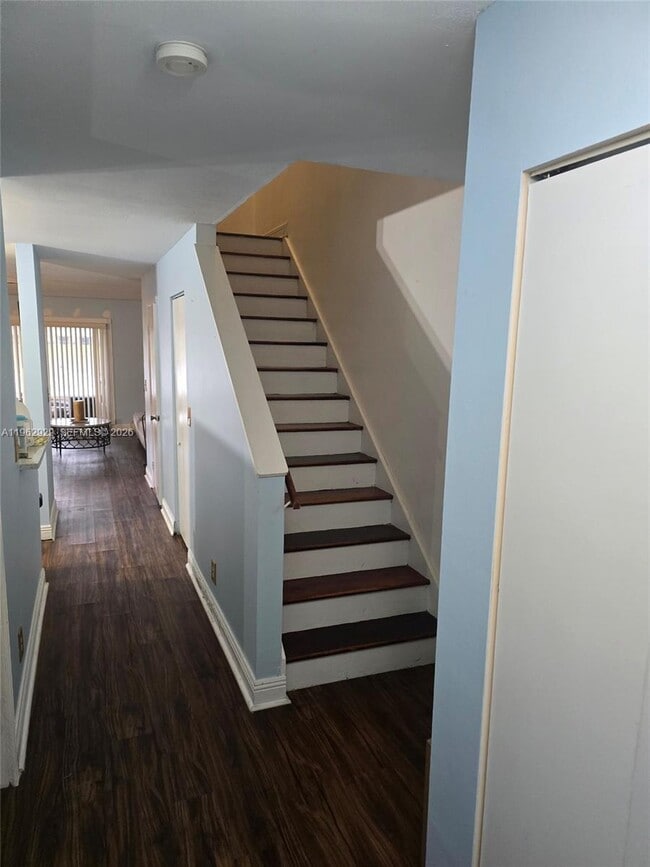 Building Photo - 3945 Kamena Ct