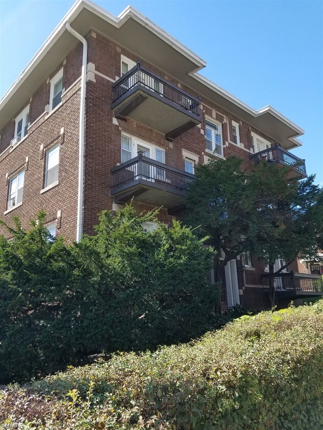 Primary Photo - 3301 Dewey Ave