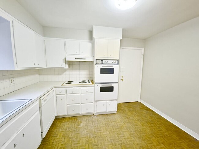 Building Photo - 3427 Westbury Rd, Shaker Heights, OH 44120