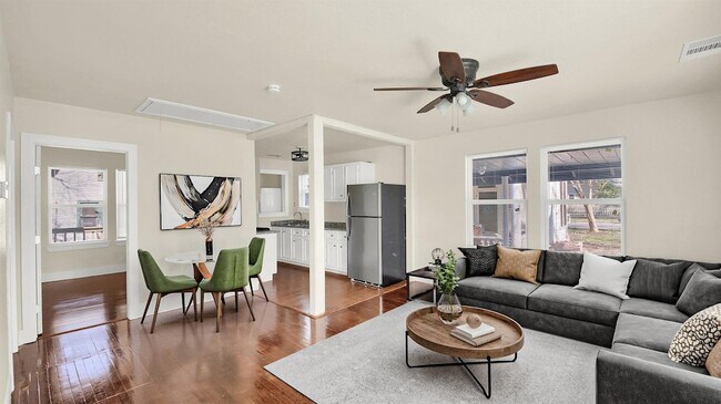 Foto del edificio - 4010 Speedway