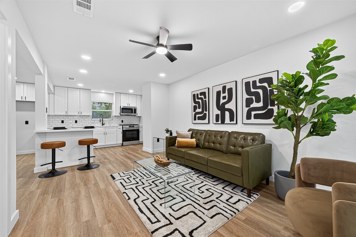 Foto principal - 7131 Mobud Dr