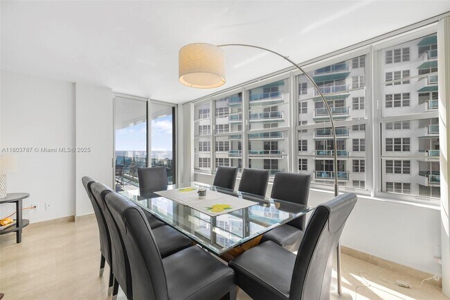Foto del edificio - 5151 Collins Ave