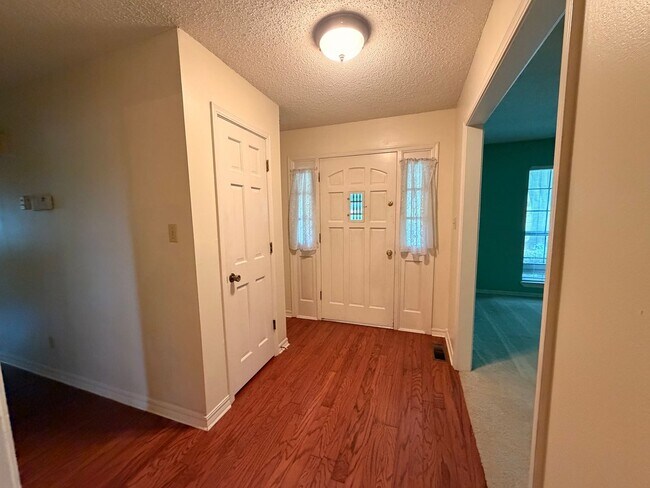 Foto del edificio - Discover a comfortable 3-bedroom, 2-bath home located on the west side of Russellville, AR.