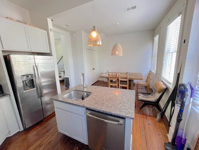 Building Photo - 2 BED | 2 BATH | DOWNTOWN | DIXON PARK