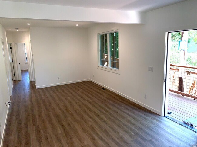 Building Photo - 142 Willow Ave