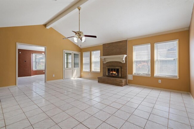 Foto del edificio - 606 Pinebrook Ln