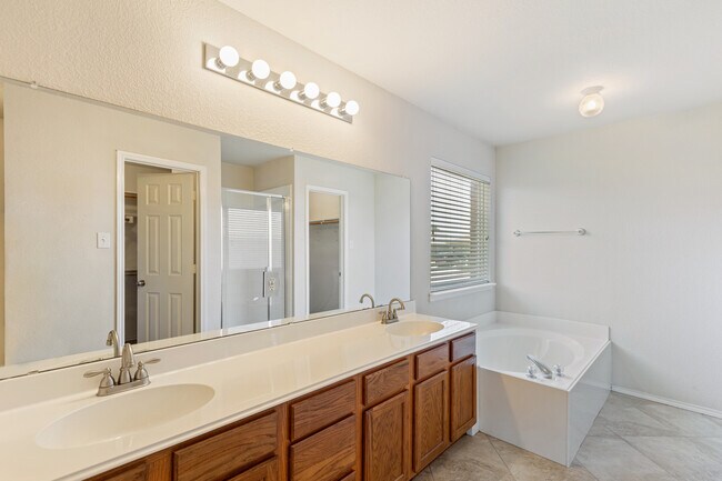 Building Photo - 2281 Fieldcrest Dr