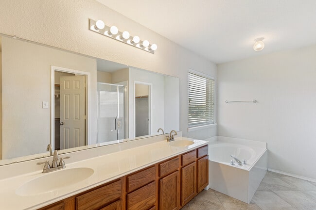 Foto del edificio - 2281 Fieldcrest Dr