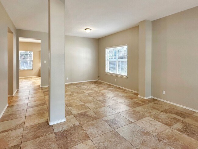 Building Photo - Beautiful 3bed/2.5 bath located in Schertz
