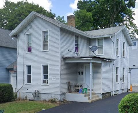 Primary Photo - 104 Bernard St