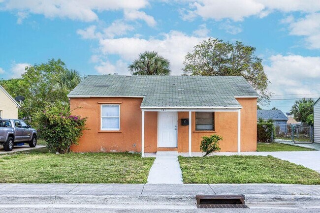 Building Photo - 547 W 3rd Street, Riviera Beach, FL 33404
