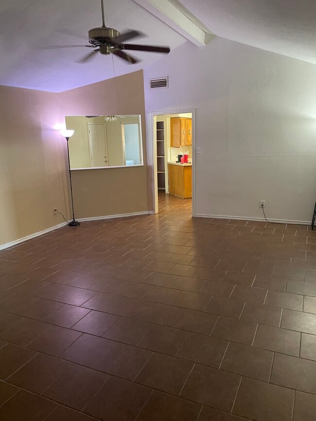Foto del edificio - 419 Hillside Dr