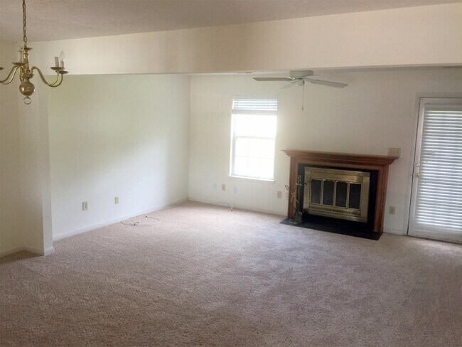 Building Photo - 37 Riverchase Dr