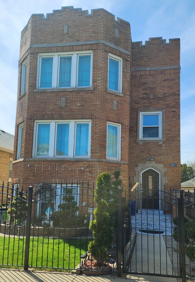 Front - 4820 S Keeler Ave Apartments