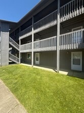 Building Photo - 475 Meadowview Dr