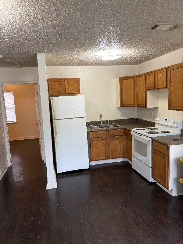 Foto del edificio - 19490 Magnolia St