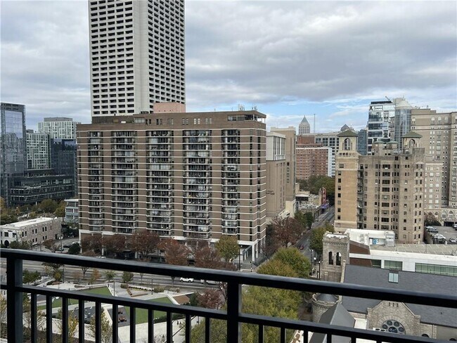 Building Photo - 565 Peachtree St NE