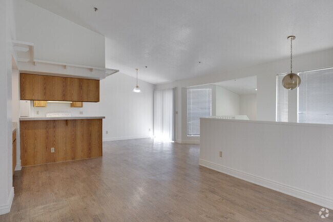 2BR, 2BA - 1,219SF - Dining Room - Glen at Mesa