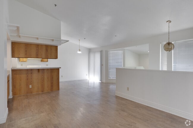 2BR, 2BA - 1,219SF - Dining Room - Glen at Mesa