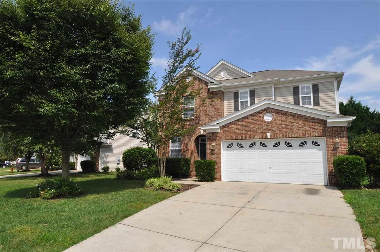 Primary Photo - 207 Cinder Cross Way