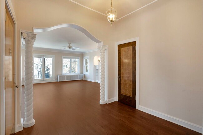 Foto del edificio - 5507 N Sawyer Ave