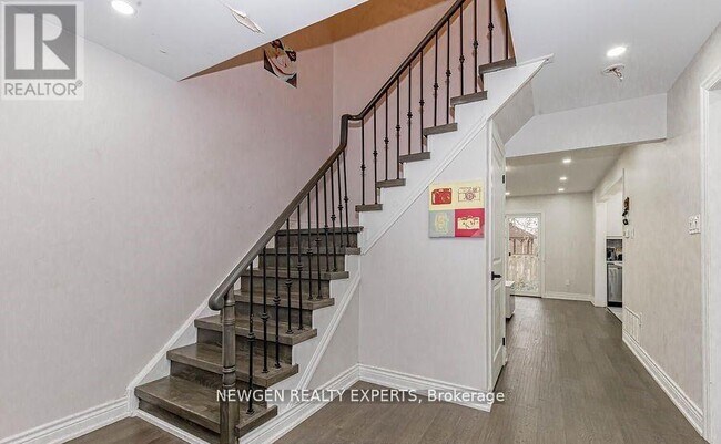 Building Photo - 101 Banting Crescent