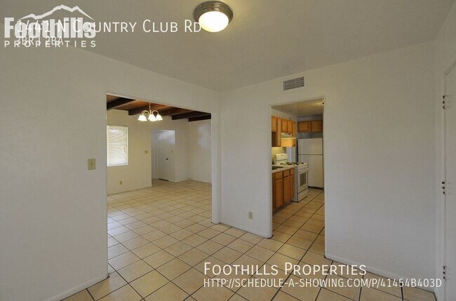 Building Photo - Central 3 Bedroom on Large Lot
