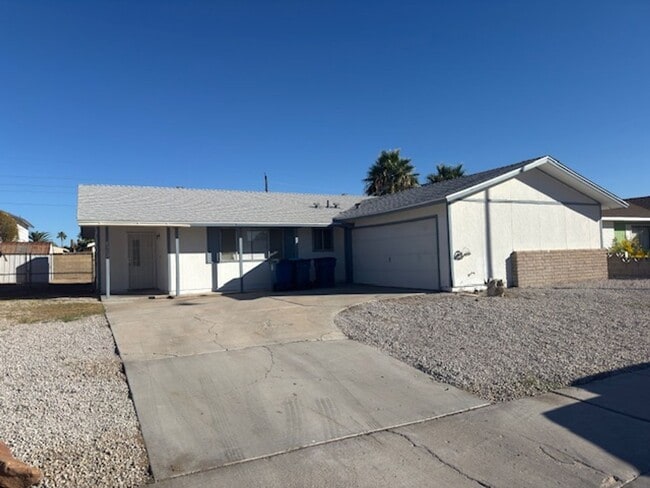 Foto del edificio - 3Bedroom ranch style home with large backyard