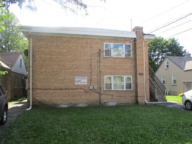 Back of building - 2005 S 16th Ave