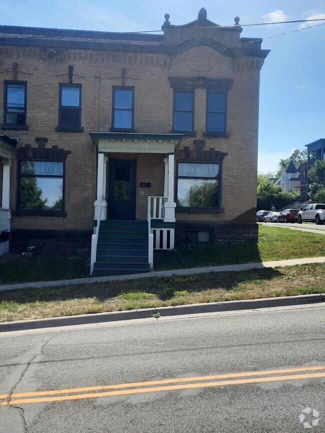 Building Photo - 429 N 10th Ave E