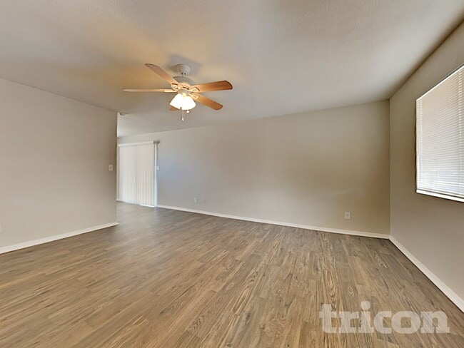 Foto del edificio - 3607 N 87th Ave