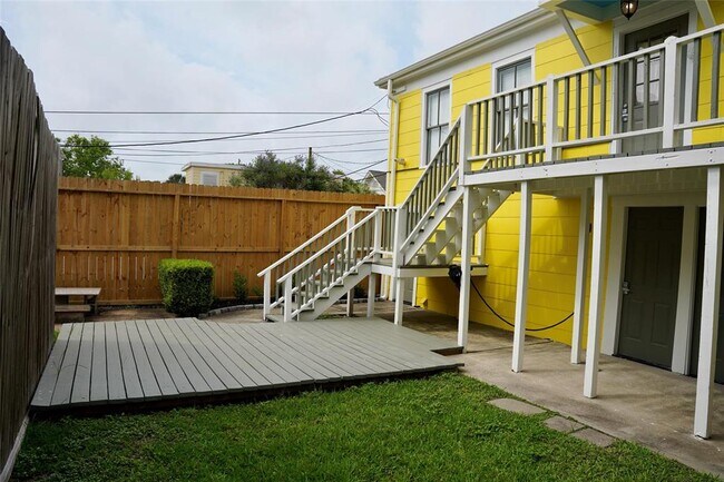 Building Photo - 1513 24th Street Rear