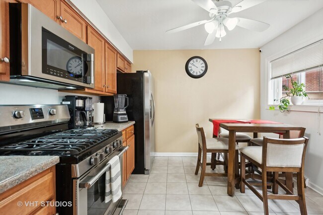 Building Photo - 161 Village Ct