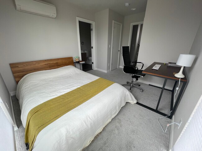 Foto del edificio - 1052 E Harrison St