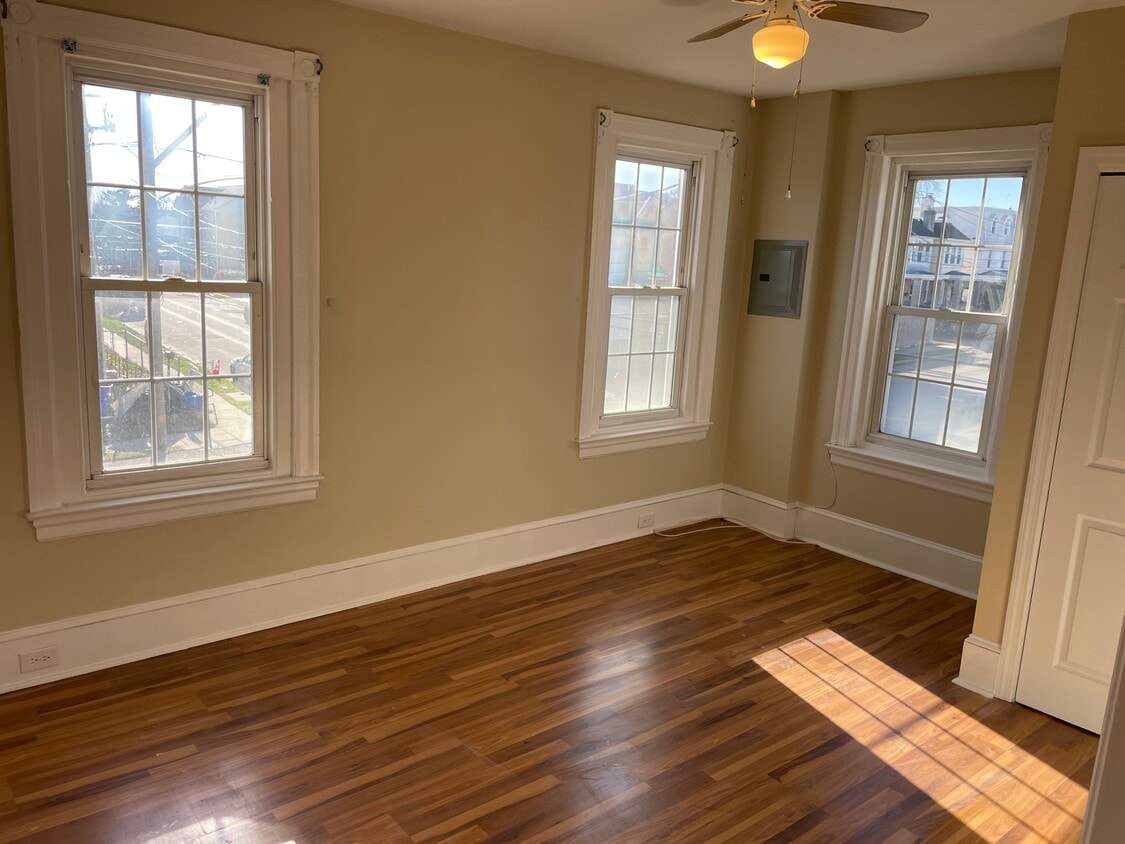 Dormitorio 1 - 600 Roxborough Ave