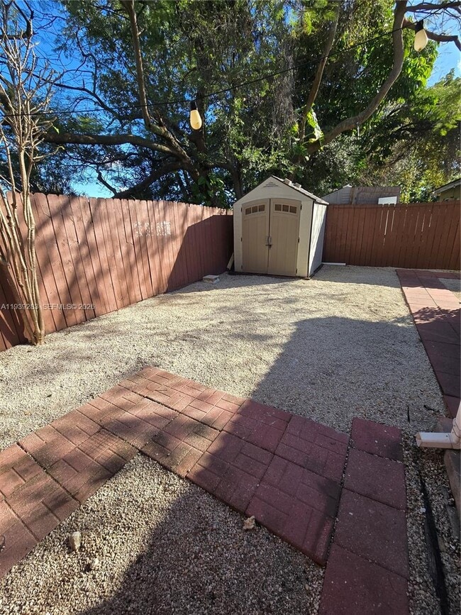 Building Photo - 761 NW 24th Ct