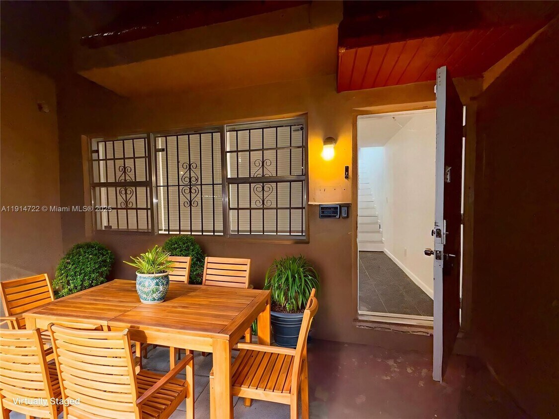 Foto principal - 4045 NW 19th St