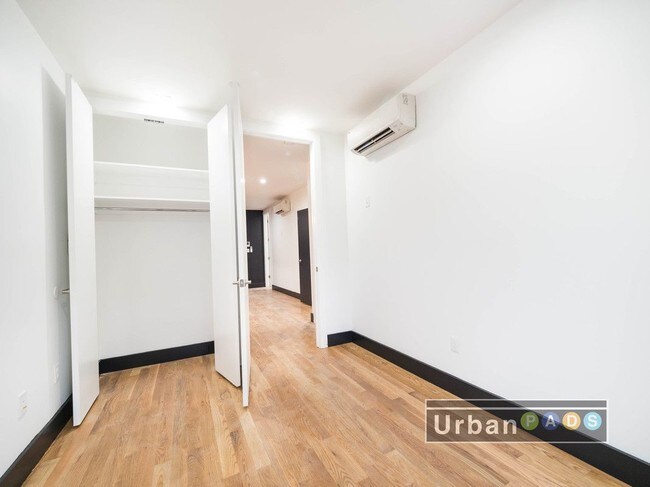 Building Photo - 562 Park Pl