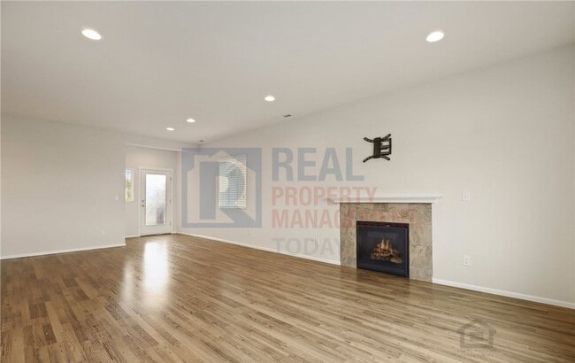 Building Photo - Beautiful 4-Bedroom Home Featuring Open Layout & Stainless Appliances!!