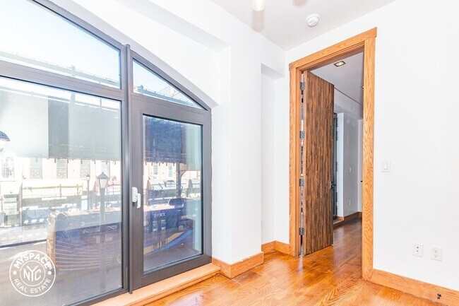 Foto del edificio - 865 Willoughby Ave