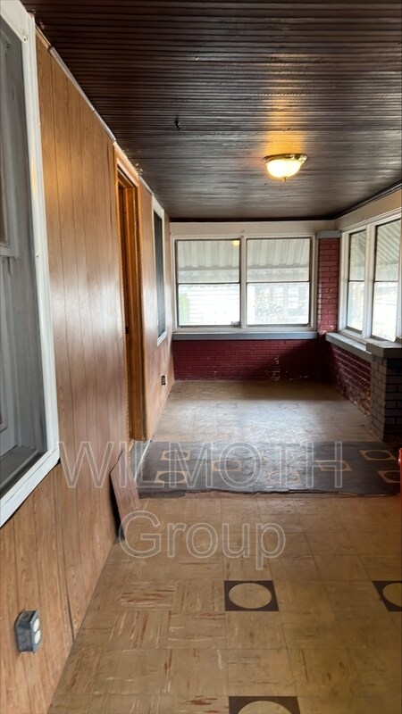 Building Photo - 1037 N Concord St