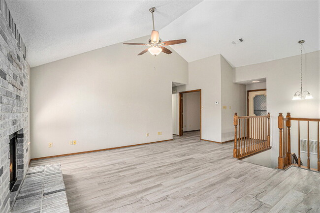 Foto del edificio - Section 8 Welcomed!! Spacious 5-Bed, 2.5-B...