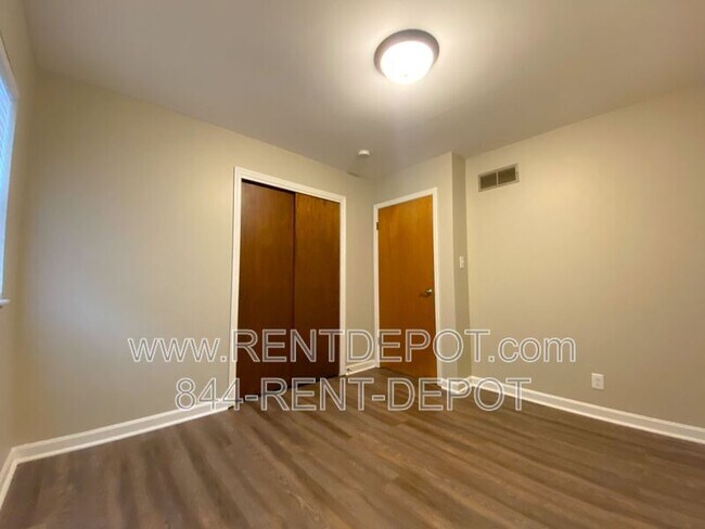 Building Photo - 2806 Ridgewood Dr.