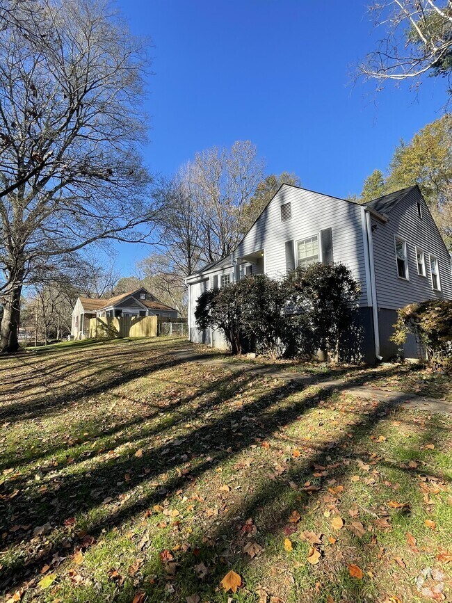 Fresh Meadow Farms Apartments for Rent with Hardwood Floors