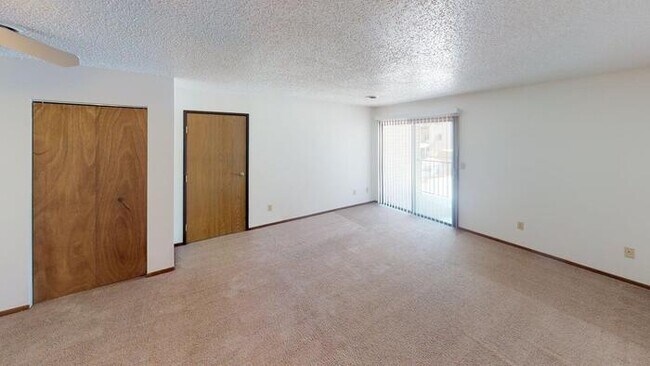 Foto del edificio - 1727 N Grandview Ln