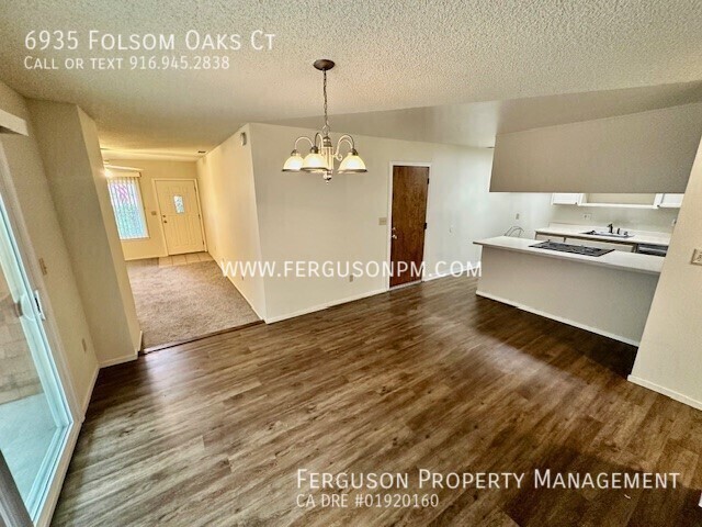 Foto del edificio - 6935 Folsom Oaks Ct